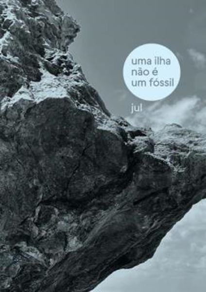 Picture of UMA ILHA NAO E UM FOSSIL